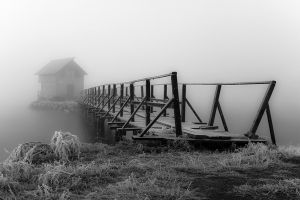 Híd a ködben